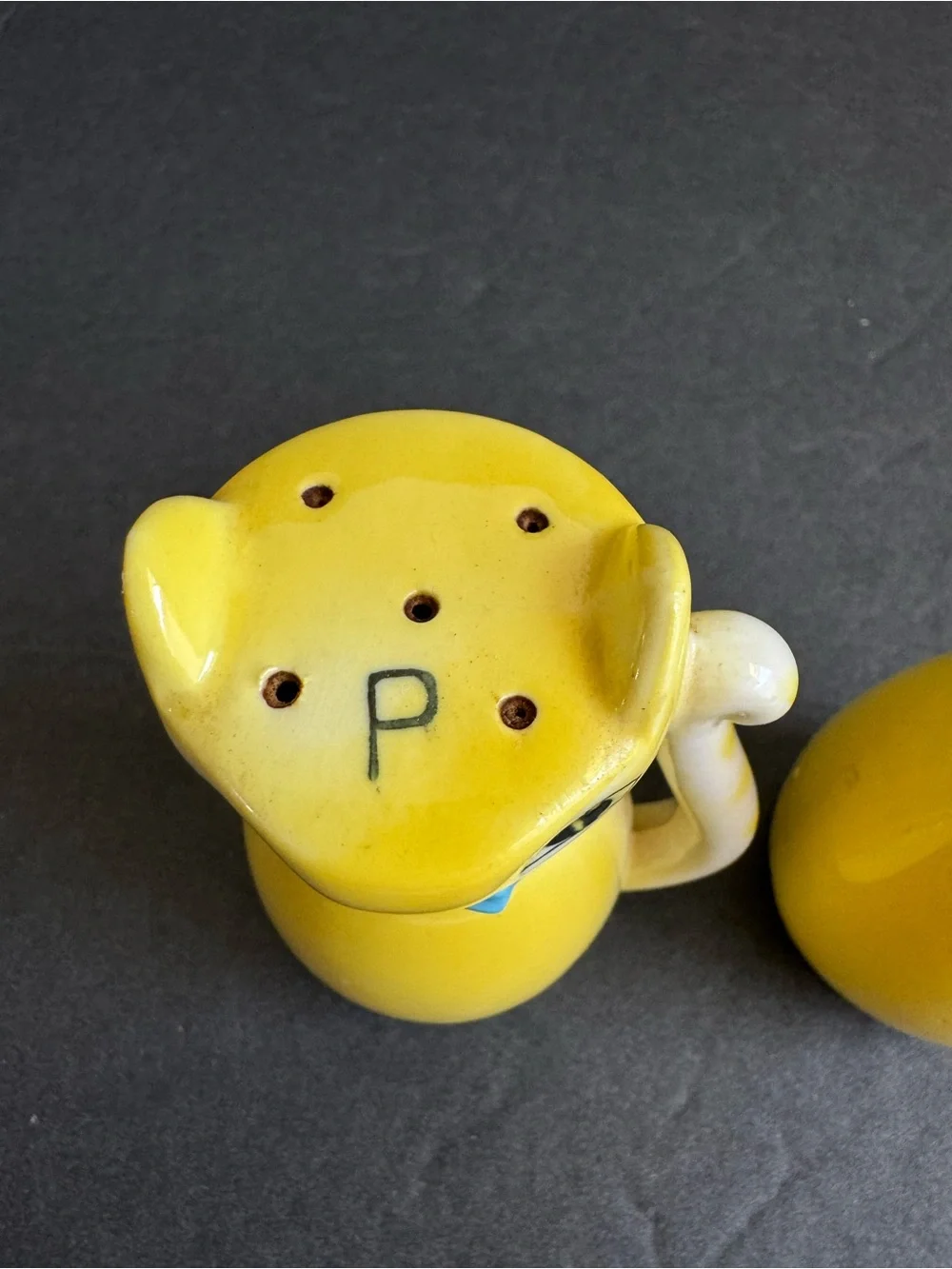 Lipper & Mann Yellow Cat Salt Pepper Shakers Anthropomorphic Vintage 50s Kitten